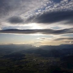 Flugwegposition um 13:57:47: Aufgenommen in der Nähe von Gemeinde Bad Fischau-Brunn, Österreich in 1563 Meter